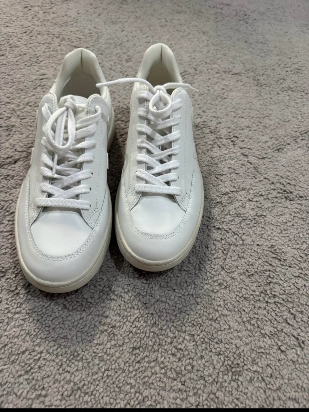 Woman’s Veja white Leather Sneakers